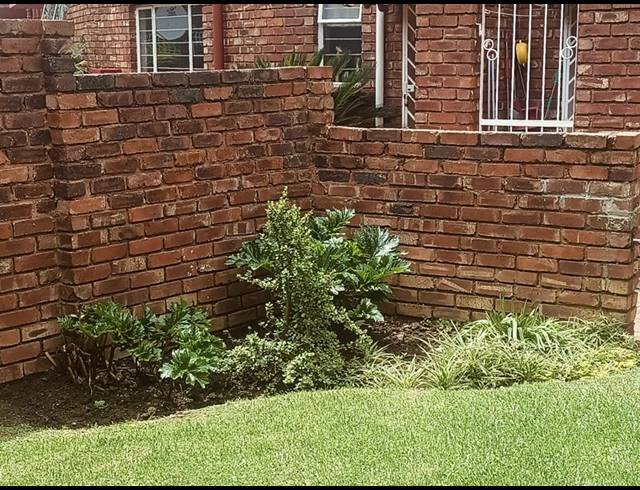 2 BEDROOM TOWNHOUSE FOR SALE IN FREEWAY PARK